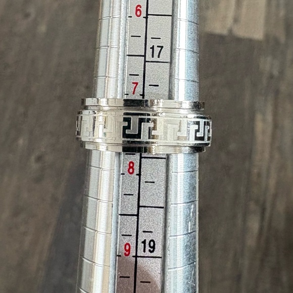Silver Geometric Pattern Spinner Ring - Picture 6 of 6